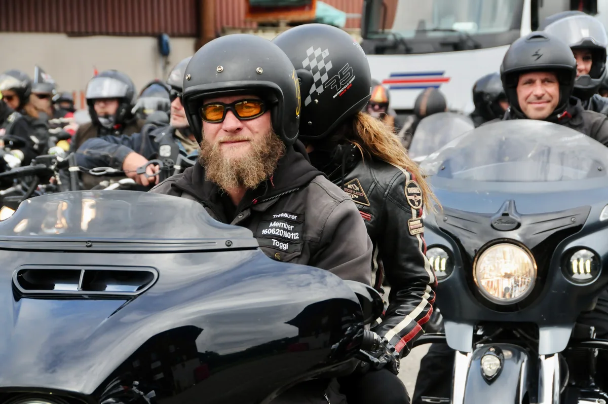… sind alle bereit für die Abfahrt. Knapp 170 Personen nehmen dieses Jahr am traditionellen Ramp Ride teil.